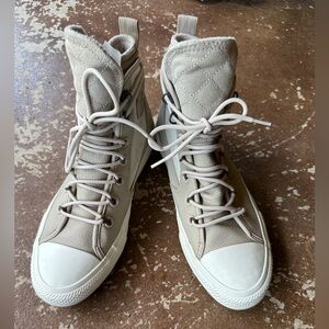 Converse leather hiking shoes size 8 but fit like a 7.5